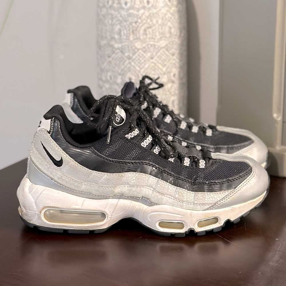 NIKE Air Max White Black size 8